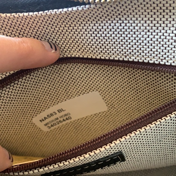 Dooney & Bourke vintage medium hobo with wristlet! - Picture 8 of 15